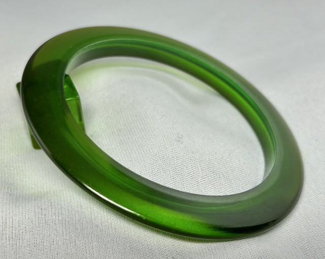 BS49 green Prystal saucer spacer bangle
